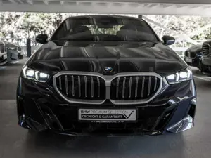 BMW 520 d xDrive M-Sport PANO AHK HUD 360° LED ACC Bild 2