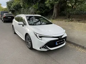 Toyota Corolla UBER / Mietwagen INTAX Corolla 1.8 Hybrid Touring Sports Team Deutschland