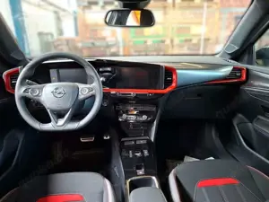 Opel Mokka-E GS SPORT 1-PHASIG NAVI/LED/KAMERA/DAB+ Bild 3