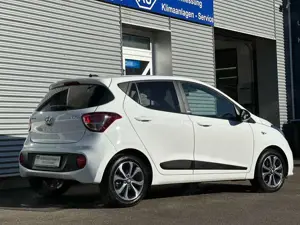 Hyundai i10 1,2 NAVI/PDC/CLIMAA/4SEASON/SHZ/LHZ/GARANTIE Bild 3