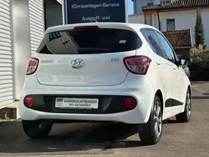 Hyundai i10 1,2 NAVI/PDC/CLIMAA/4SEASON/SHZ/LHZ/GARANTIE Bild 4