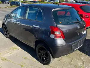 Toyota Yaris Cool Edition Bild 5