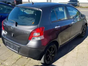 Toyota Yaris Cool Edition Bild 4