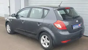 Kia Ceed / cee'd Comfort Sehr gepflegt Top Zustand Bild 5