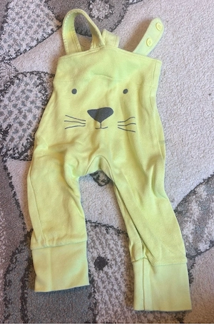 Gelber Baby Latzstrampler mit Tier Gesicht   Größe 62