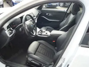 BMW 330 Bild 5