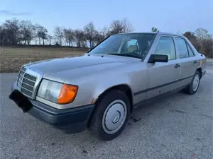 Mercedes-Benz 260 W124*Automatik*AHK*Schiebedach*H-Kennzeichen Bild 2
