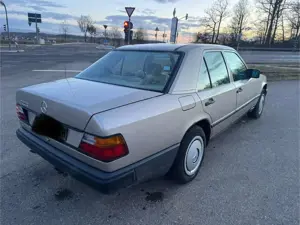 Mercedes-Benz 260 W124*Automatik*AHK*Schiebedach*H-Kennzeichen Bild 5