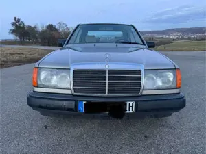 Mercedes-Benz 260 W124*Automatik*AHK*Schiebedach*H-Kennzeichen Bild 1