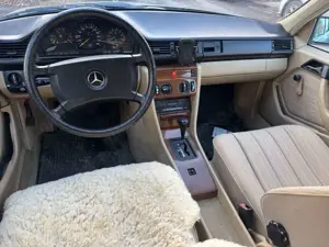 Mercedes-Benz 260 W124*Automatik*AHK*Schiebedach*H-Kennzeichen Bild 4