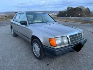 Mercedes-Benz 260 W124*Automatik*AHK*Schiebedach*H-Kennzeichen Bild 3