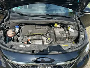 Peugeot 2008 BlueHDi FAP 120 STOP  START Allure Bild 5