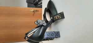 Schwarze Absatz Leder Schuhe der Marke Solo Soprani  Neu