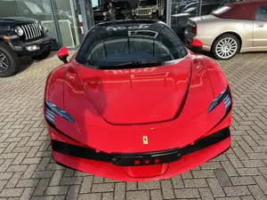 Ferrari SF90 Stradale STRADALE 4.0 PHEV 735KW *Ein Traum in Rot* Bild 3