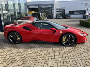 Ferrari SF90 Stradale STRADALE 4.0 PHEV 735KW *Ein Traum in Rot* Bild 5