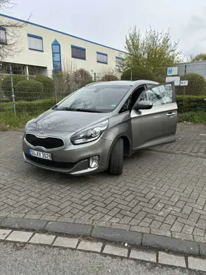 Kia Carens Dream Team