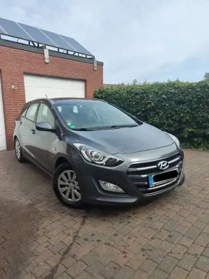 Hyundai i30 blue Kombi 1.6 CRDi Trend | TÜV neu | AHK