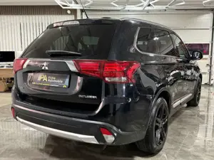 Mitsubishi Outlander 2,2 Di-D 4WD 7-Sitzer Autom. Xenon AHK Bild 4