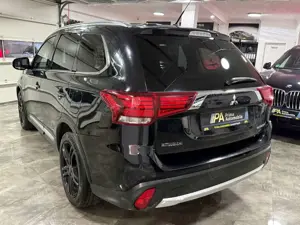 Mitsubishi Outlander 2,2 Di-D 4WD 7-Sitzer Autom. Xenon AHK Bild 3