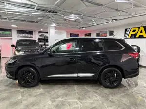 Mitsubishi Outlander 2,2 Di-D 4WD 7-Sitzer Autom. Xenon AHK Bild 2
