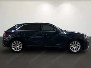 Audi Q8 45 TDI quattro s-line Allradlenkung Assistenz Bild 4