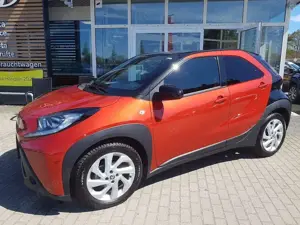 Toyota Aygo X 1,0 Schalter *Pulse* Allwetter, Armlehne Bild 3