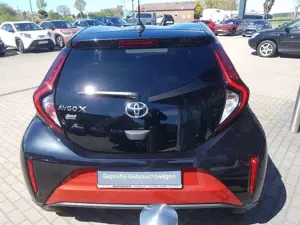 Toyota Aygo X 1,0 Schalter *Pulse* Allwetter, Armlehne Bild 5