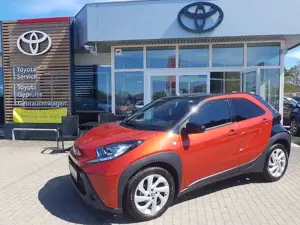 Toyota Aygo X 1,0 Schalter *Pulse* Allwetter, Armlehne