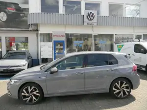 Volkswagen Golf VIII Lim. Style 1,5  eTSI DSG Kamera