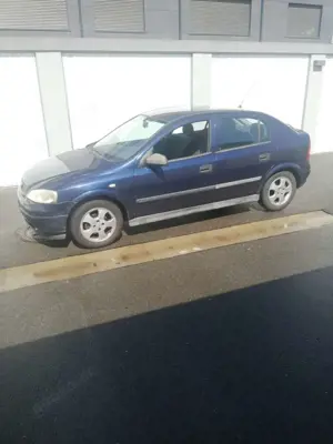Opel Astra Basis Bild 4