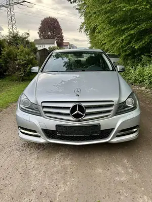Mercedes-Benz C 180 BlueEFFICIENCY Avantgarde TOP gepflegt Bild 3