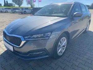 Skoda Octavia Combi 2,0 TDi Style DSG AHK KAMERA SHZ