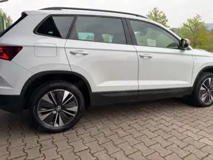 Skoda Karoq Tour 2.0 TDI *Matrix Led*RFK*AHK*1xHand Bild 5