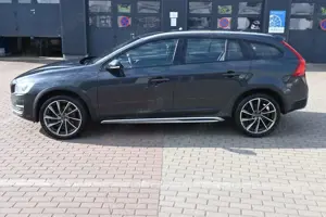 Volvo V60 D4 AWD CC Summum*NAVI*RFK*AHK*