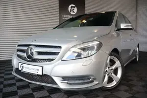 Mercedes-Benz B 180 /RÜCKFAHRKAMERA/PDC/TEMPOMAT/BI-XENON