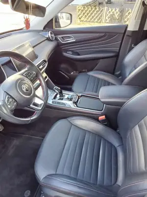 MG EHS EHS PHEV Luxury Bild 2