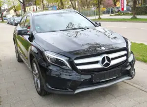 Mercedes-Benz GLA 200 AMG Line* 19" Alu*Navi*Automatik*Xenon* Bild 3