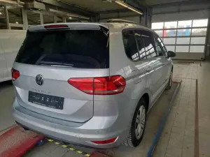 Volkswagen Touran 2.0 TDI DSG Comfortline LED ACC Bild 2