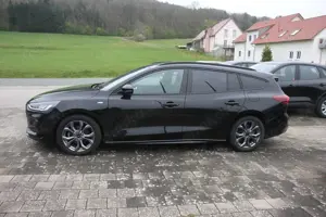 Ford Focus ST-Line X Autom-AHK-HeadUp-WP-Navi-ACC