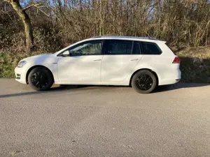 Volkswagen Golf Variant 1.2TSI BMT LOUNGE Klima AHK TÜVneu 8-fach LED SHZ Bild 2