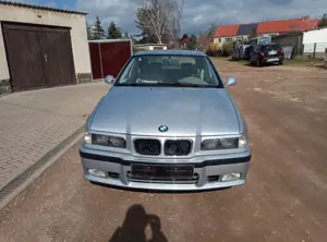 BMW 323