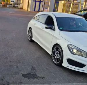 Mercedes-Benz CLA 220 Shooting Brake d 7-G DCT A 4Matic Launch Edition