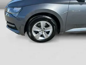 Skoda Superb Combi 2.0TDI DSG Ambition LED Nav AHK ACC Bild 5