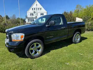 Dodge RAM 1500 4X4 Short Bed