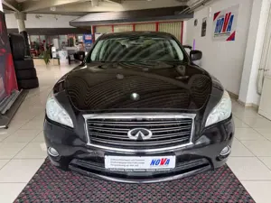 Infiniti M30