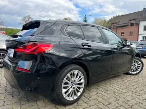 BMW 116 d Lim.Aut+NAVI+LIVE COCKPIT+HEAD UP+LED+KLIMA+PDC Bild 4
