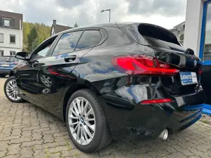 BMW 116 d Lim.Aut+NAVI+LIVE COCKPIT+HEAD UP+LED+KLIMA+PDC Bild 3