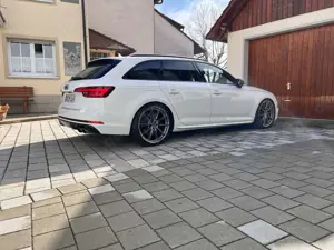 Audi S4 A4 Avant Avant 3.0 TFSI quattro tiptronic Bild 2