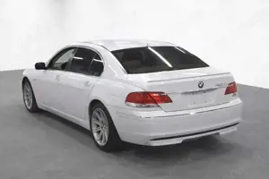 BMW 750 Bild 2