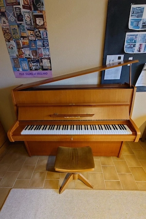 C. Bechstein 12N Klavier Renner Mechanik und Hocker